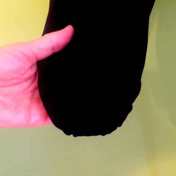 ZARA  long sleeved front zipper jacket in floral design and black accents - Picture 5 of 8